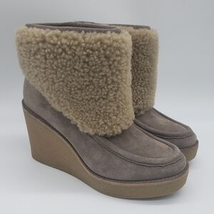 335- UGG Women's Knee Boots Size 7